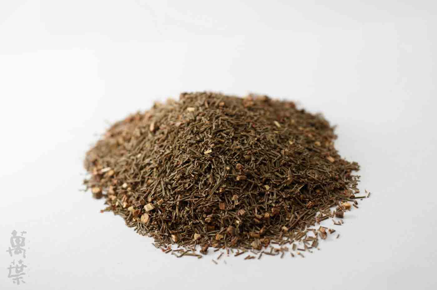 野草酵素萬葉[まんよう]の原材料まつば(松葉)