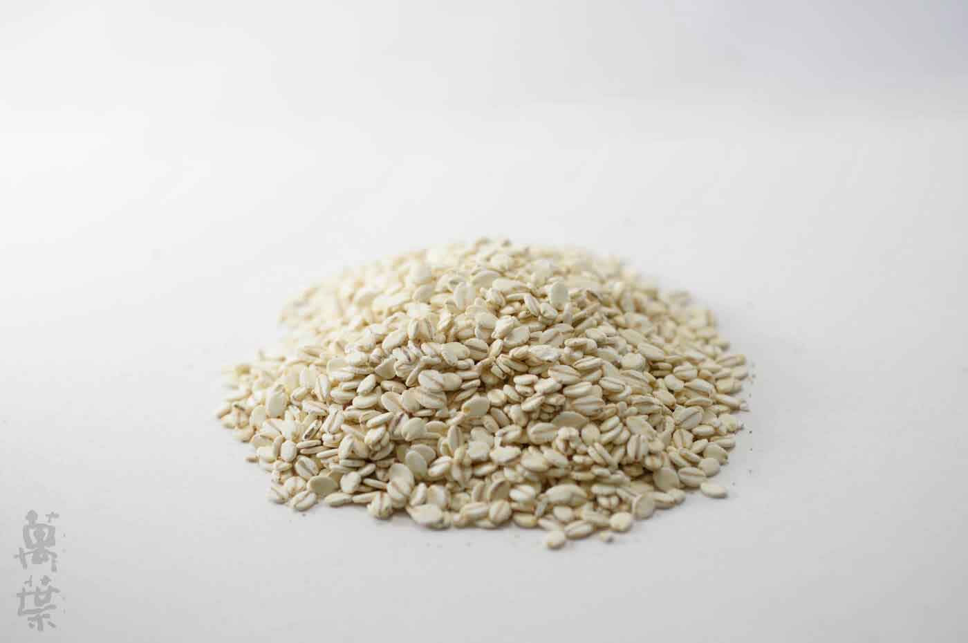 野草酵素萬葉[まんよう]の原材料はとむぎ(鳩麦)