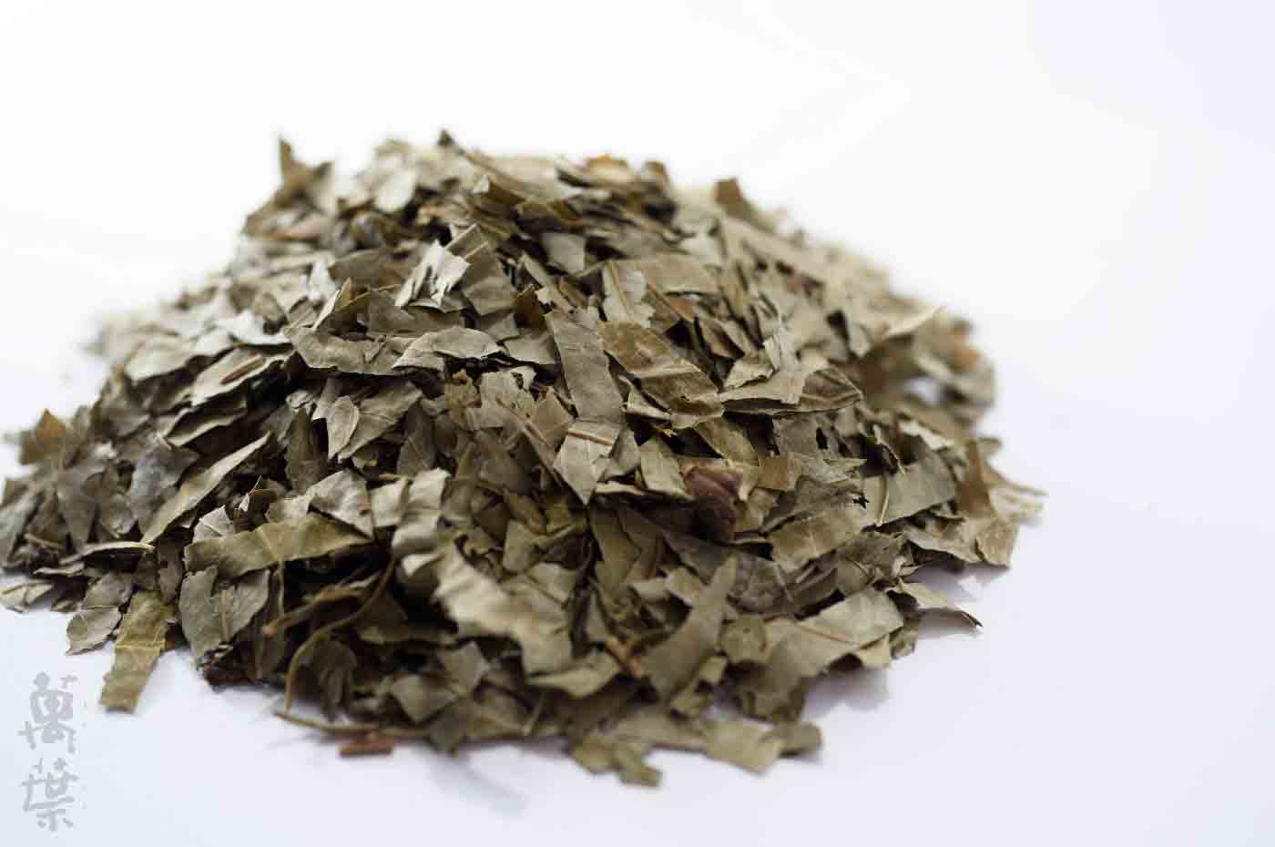 野草酵素萬葉[まんよう]の原材料もものは(桃葉)