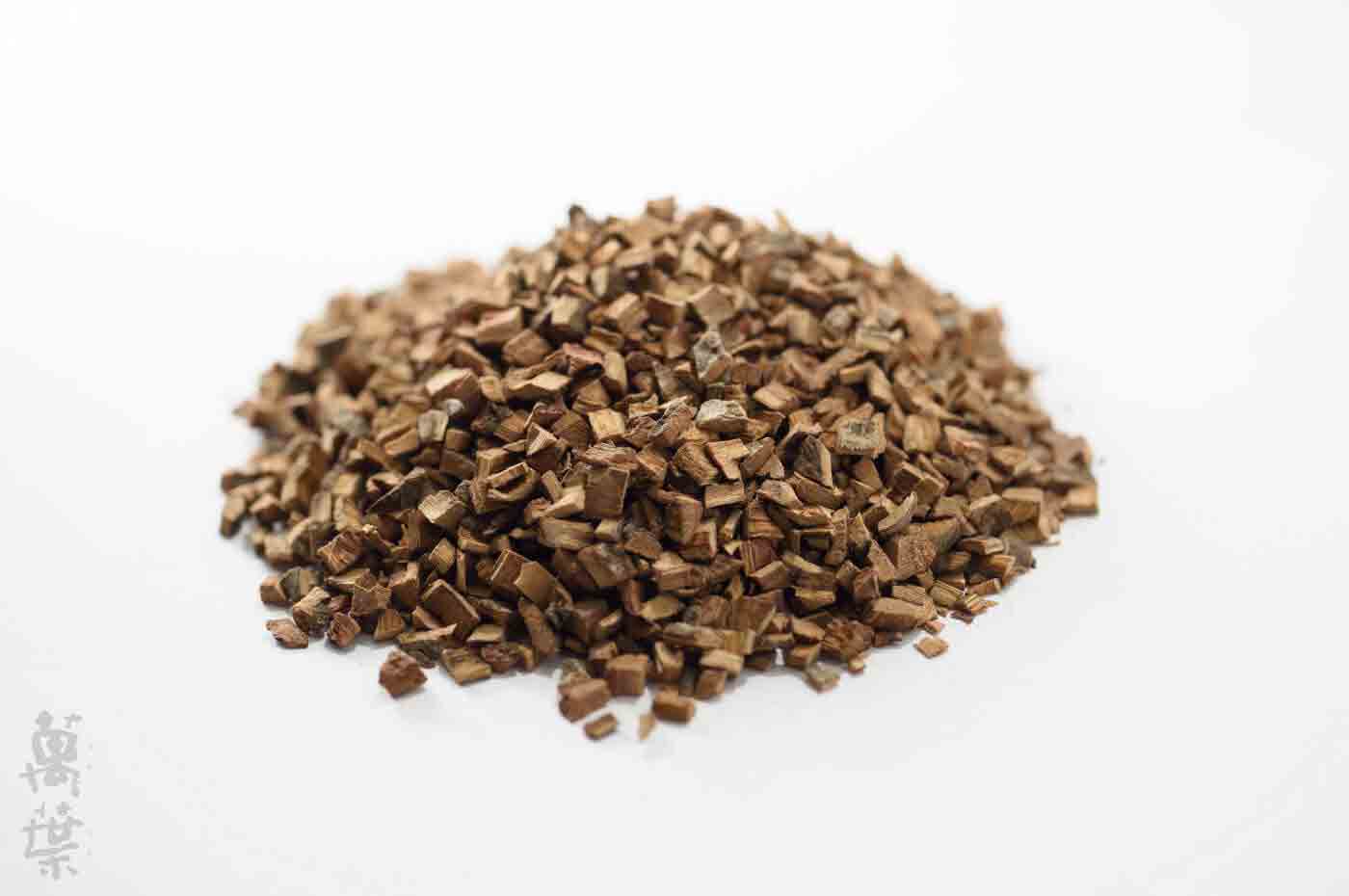 野草酵素萬葉[まんよう]の原材料あかめがしわ(赤芽槲)