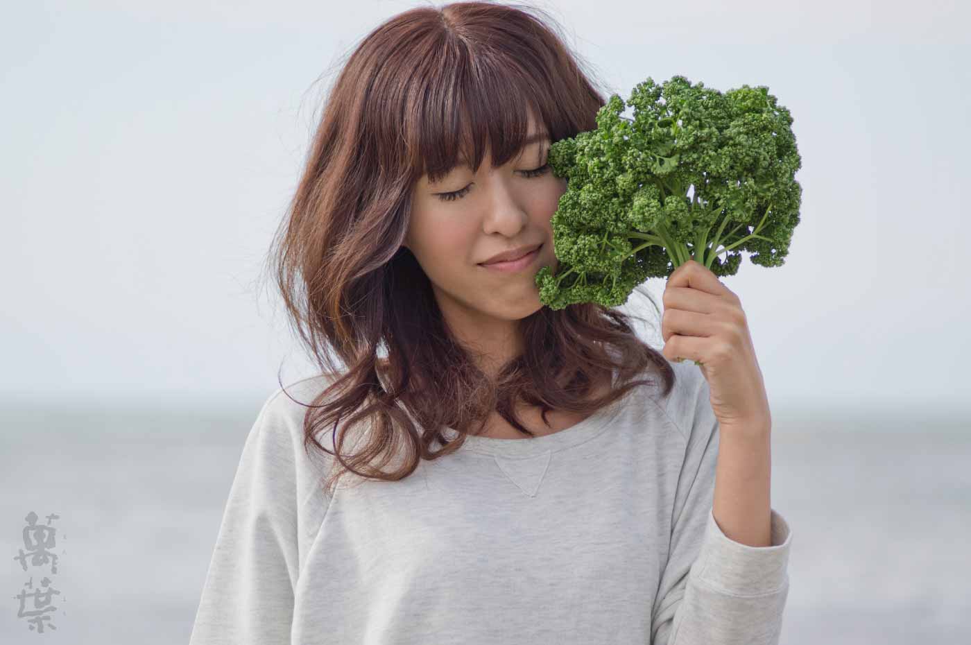 野草酵素萬葉の原材料パセリとまんようガール